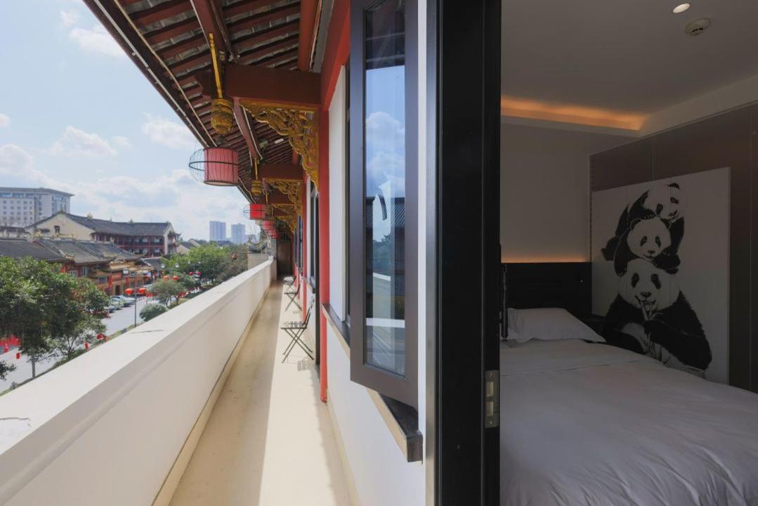 Qintai Tibetan Culture Boutique Hotel Чэнду Экстерьер фото