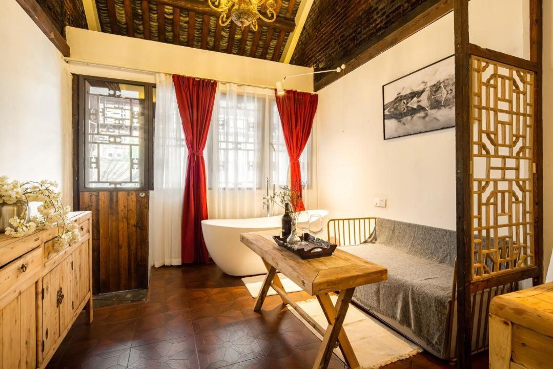 Qintai Tibetan Culture Boutique Hotel Чэнду Экстерьер фото