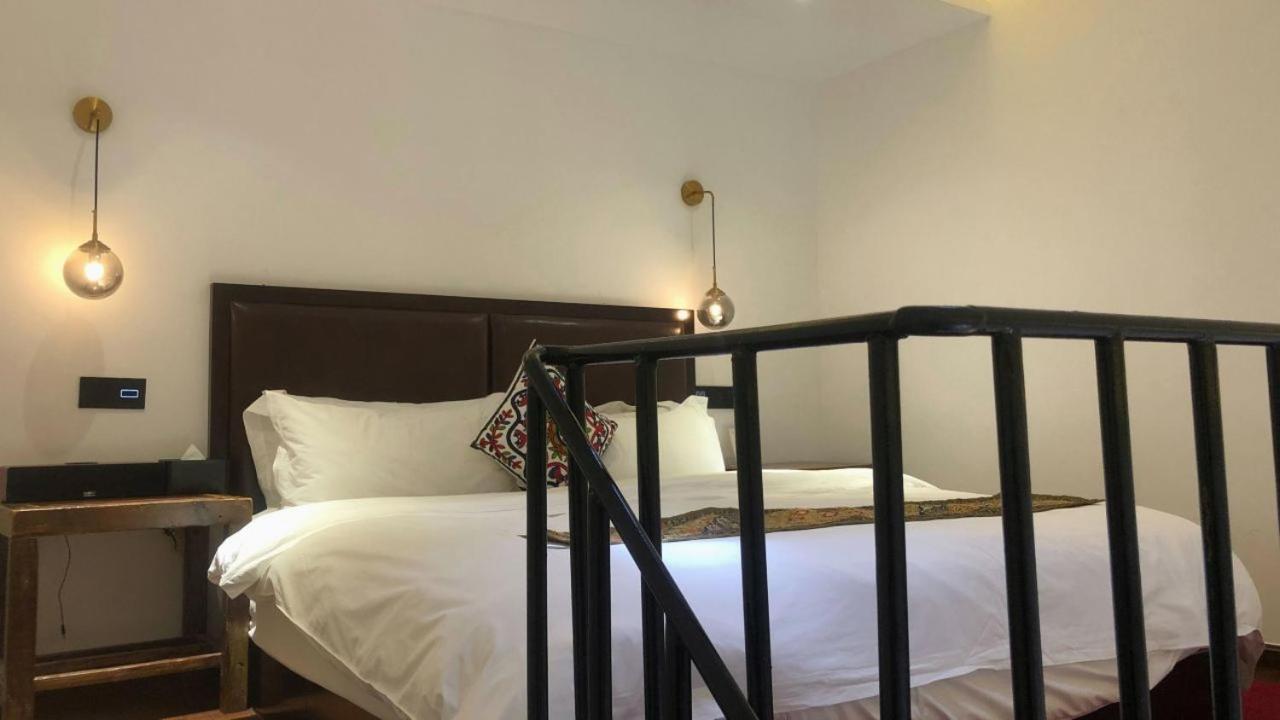 Qintai Tibetan Culture Boutique Hotel Чэнду Экстерьер фото