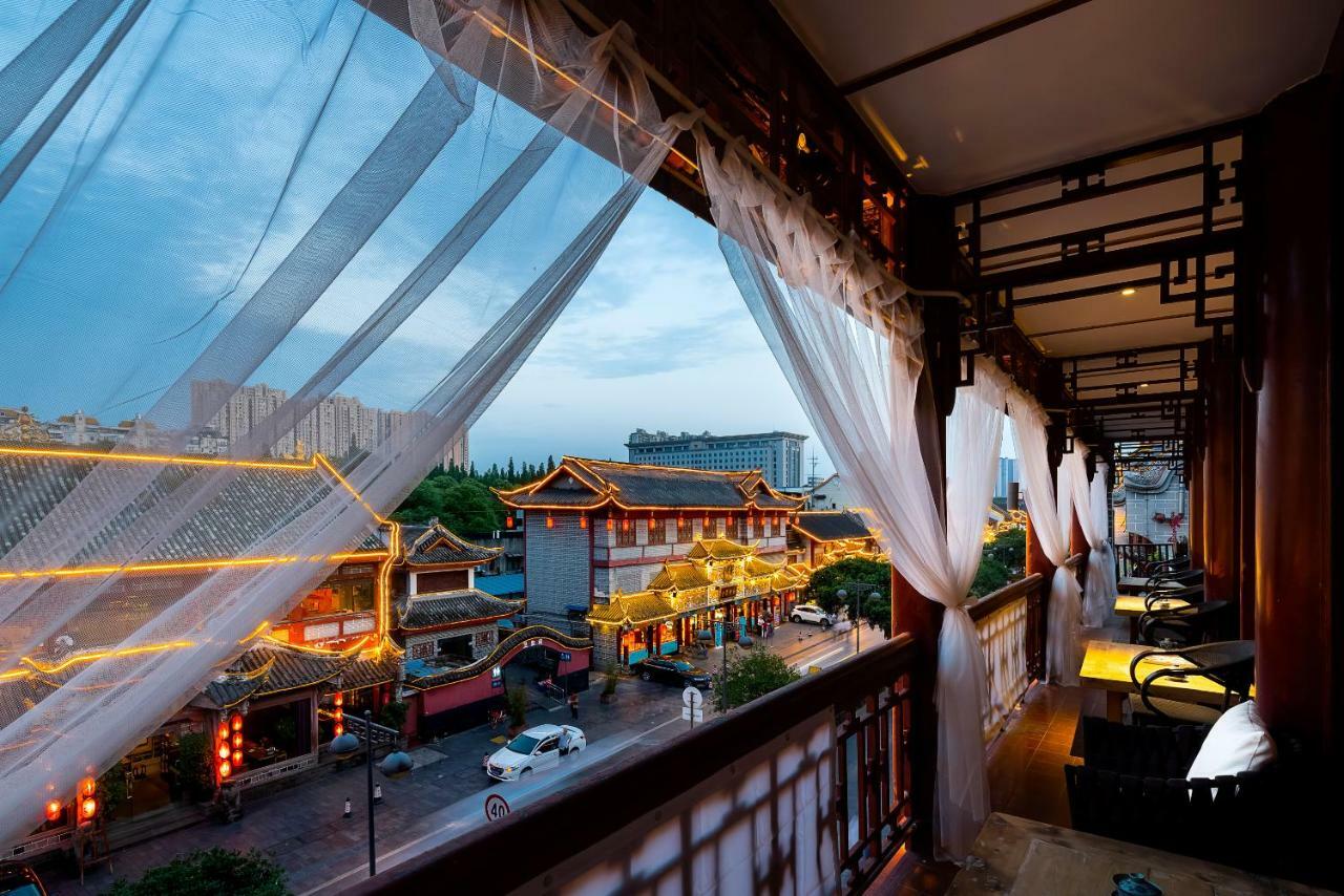 Qintai Tibetan Culture Boutique Hotel Чэнду Экстерьер фото