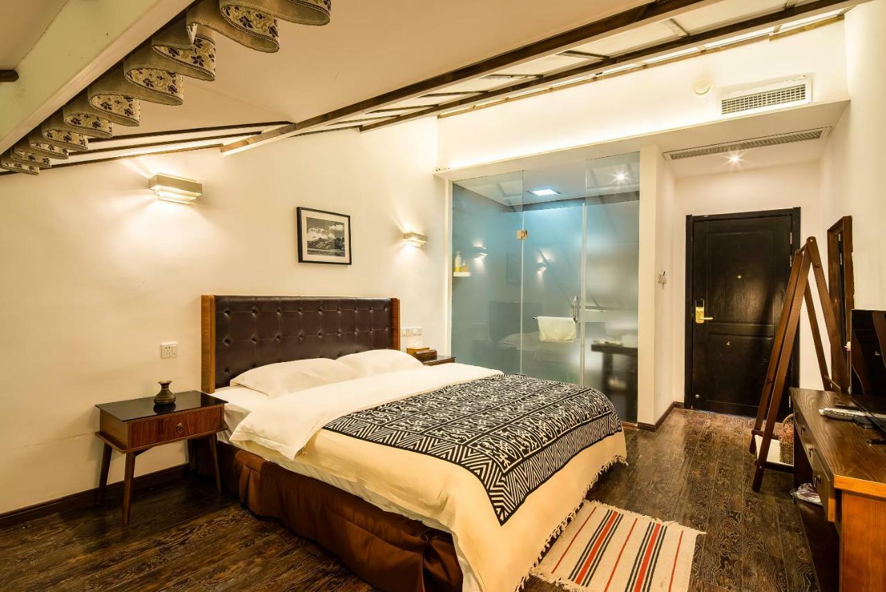 Qintai Tibetan Culture Boutique Hotel Чэнду Экстерьер фото